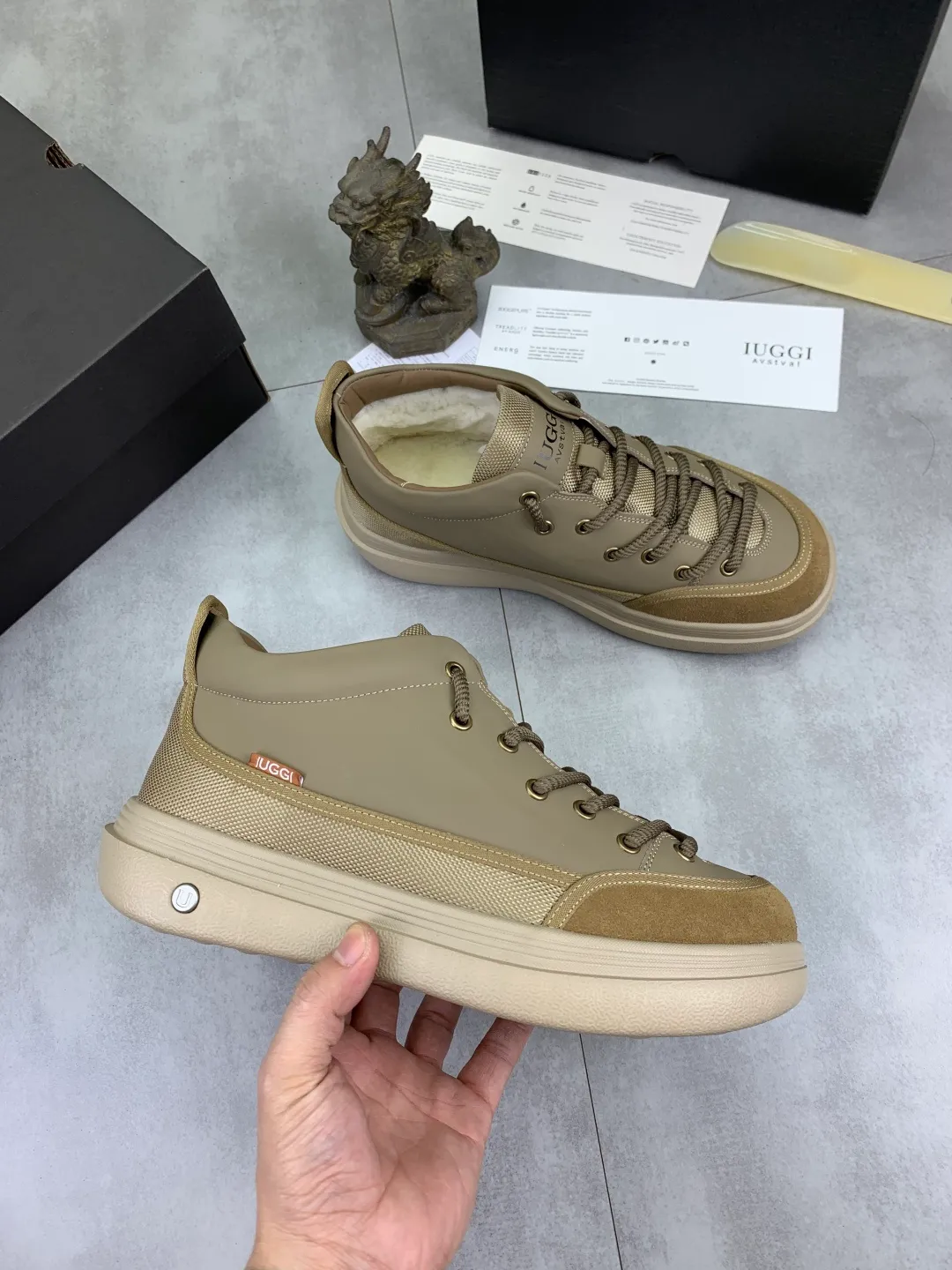 Men's shoes 💰P640 New arrival 🆕🆕🆕 IUGGI Latest fashion products Super cool new thick-soled bread shoes Outdoor sports shoes non-slip and shock-absorbing Ultra-light first-layer cowhide Wear-resistant and stain-resistant Fine texture Australian imported wool lining Comfortable and soft Breathable and non-smelly feet Model: 669-01 Size: 39-44